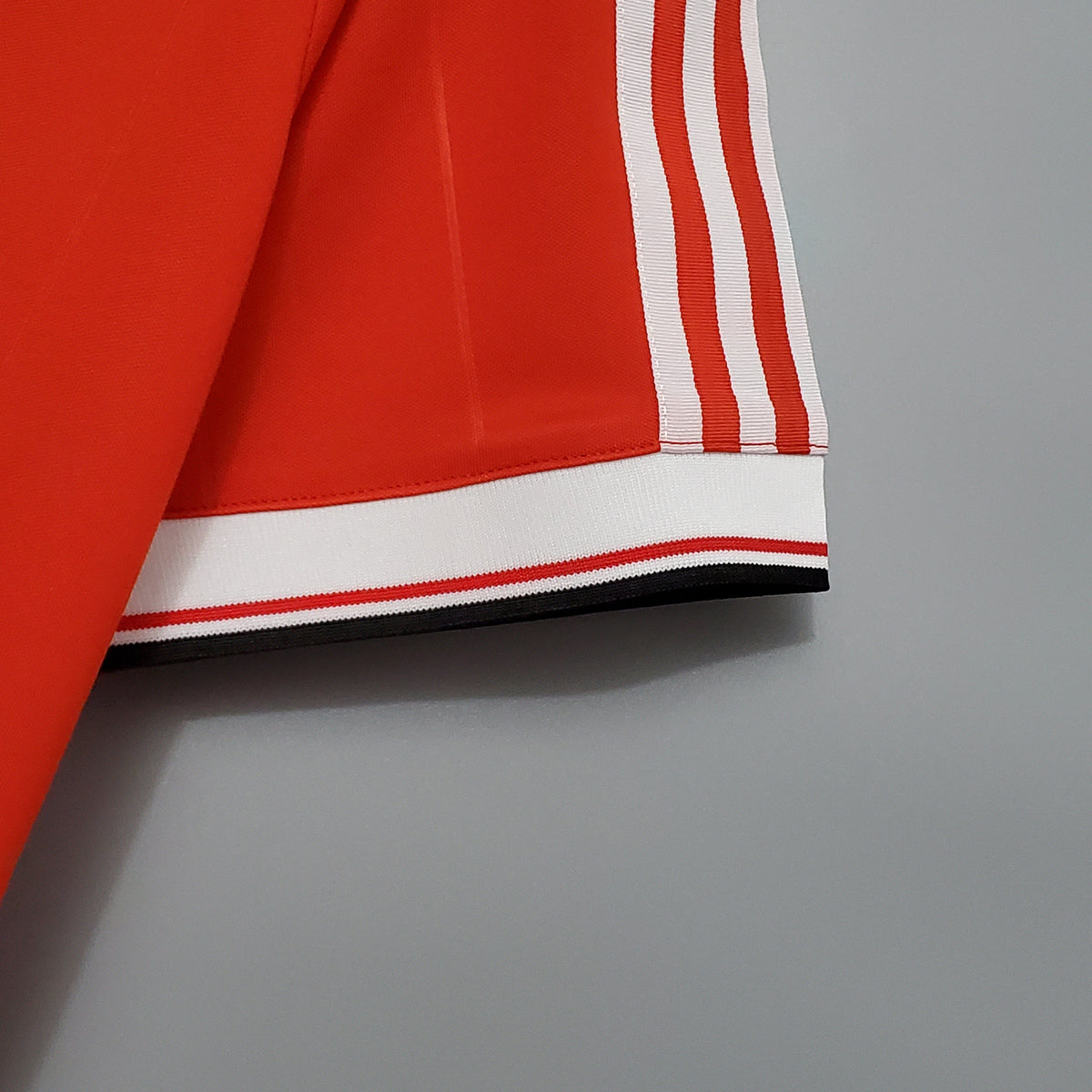 Camiseta Manchester United Local 1983 Hombre (Retro) - Versión Hincha