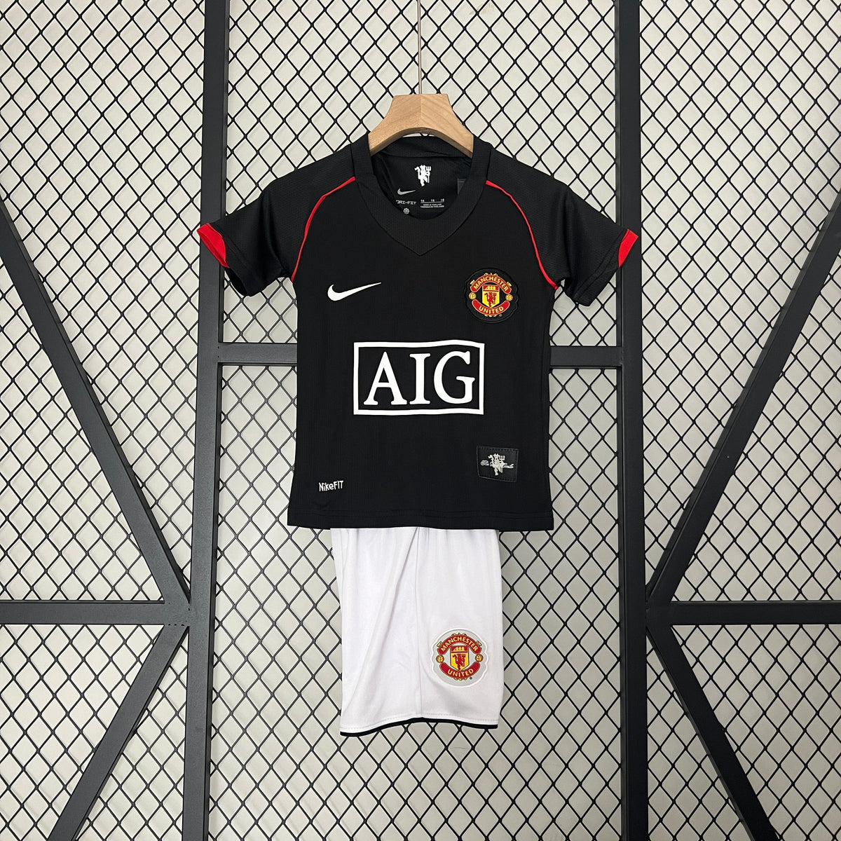 Conjunto Infantil Manchester United Black 07/08 Conjunto Infantil (Retro)