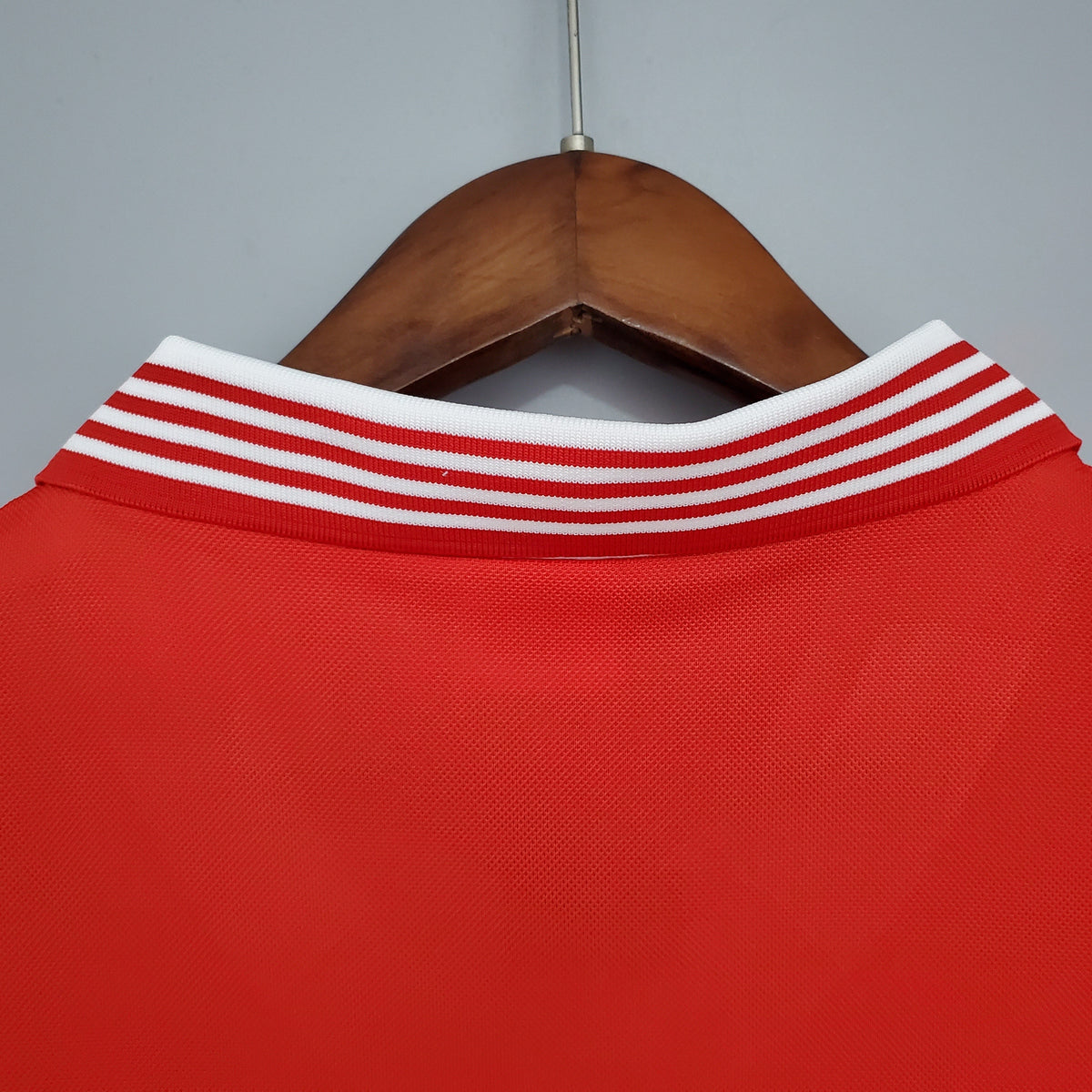 Camiseta Manchester United Local 1977 Hombre (Retro) - Versión Hincha
