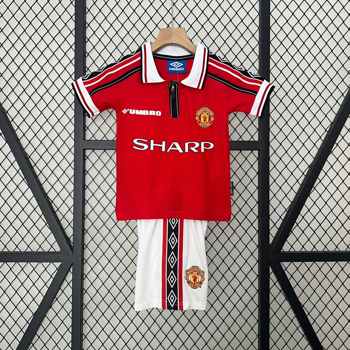 Conjunto Infantil Manchester United I 98/99 Conjunto Infantil (Retro)