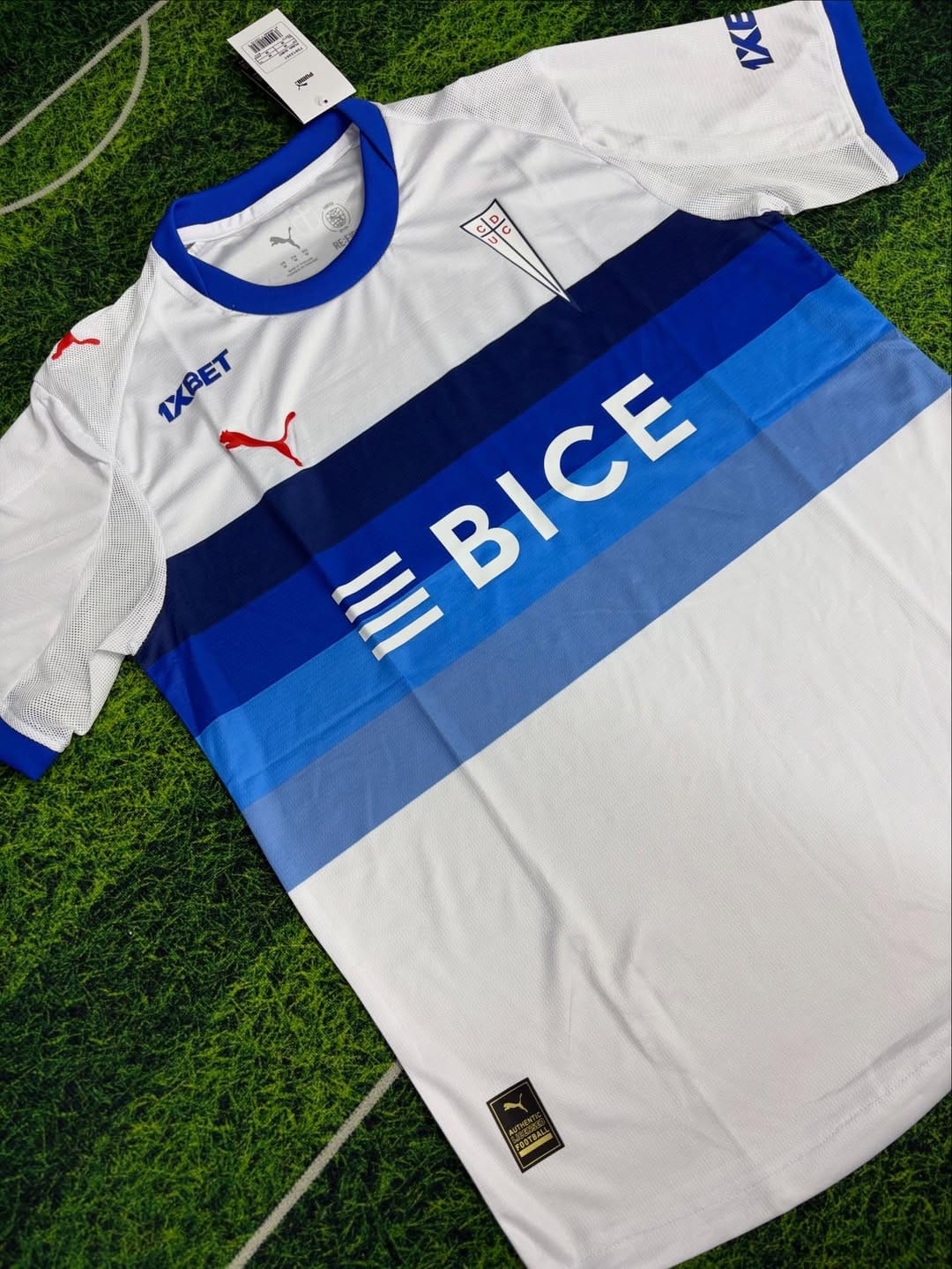 Camiseta Universidad Católica Local 2026/27 - Versión Hincha